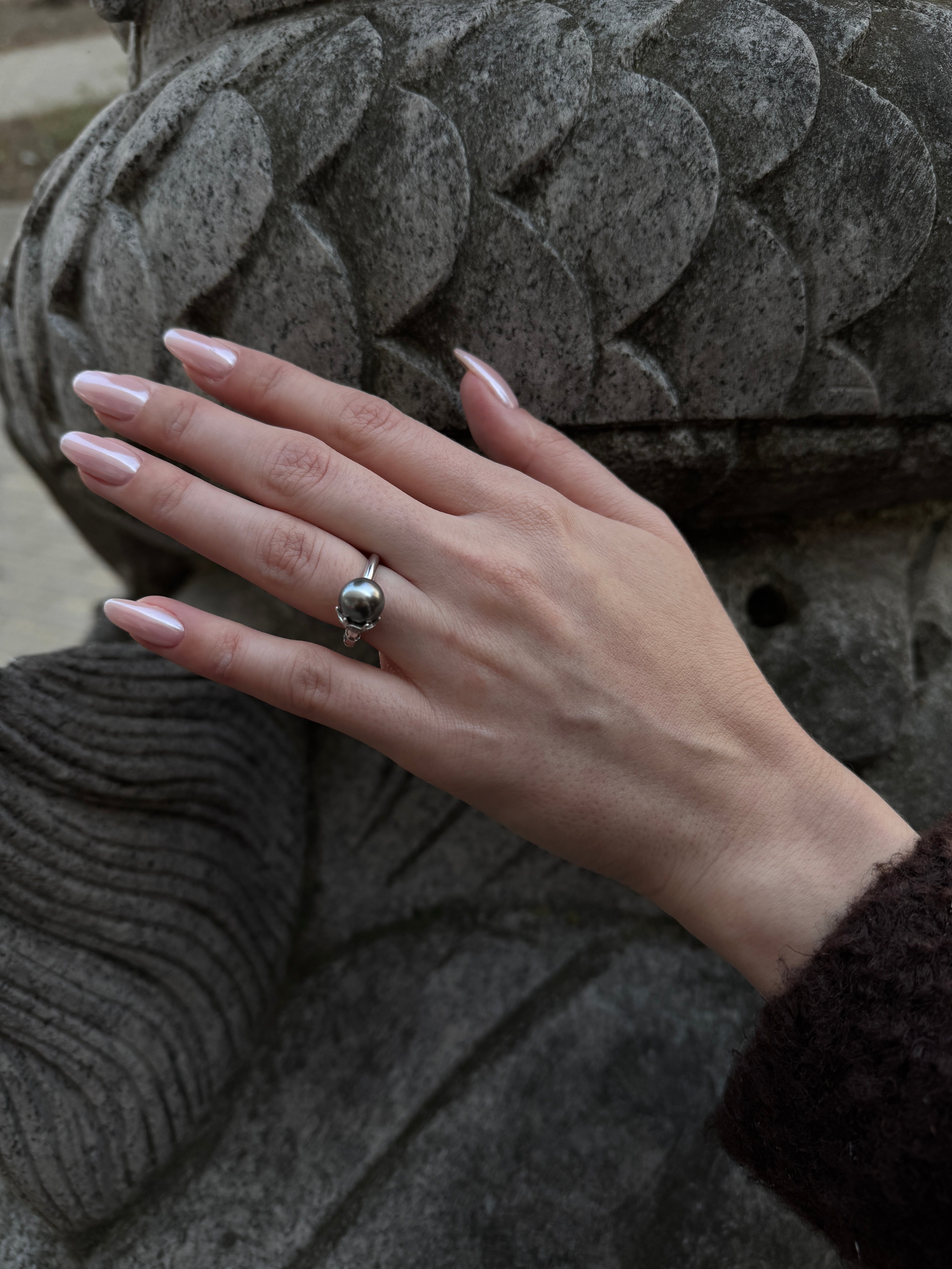 Belladonna Ring – White Gold