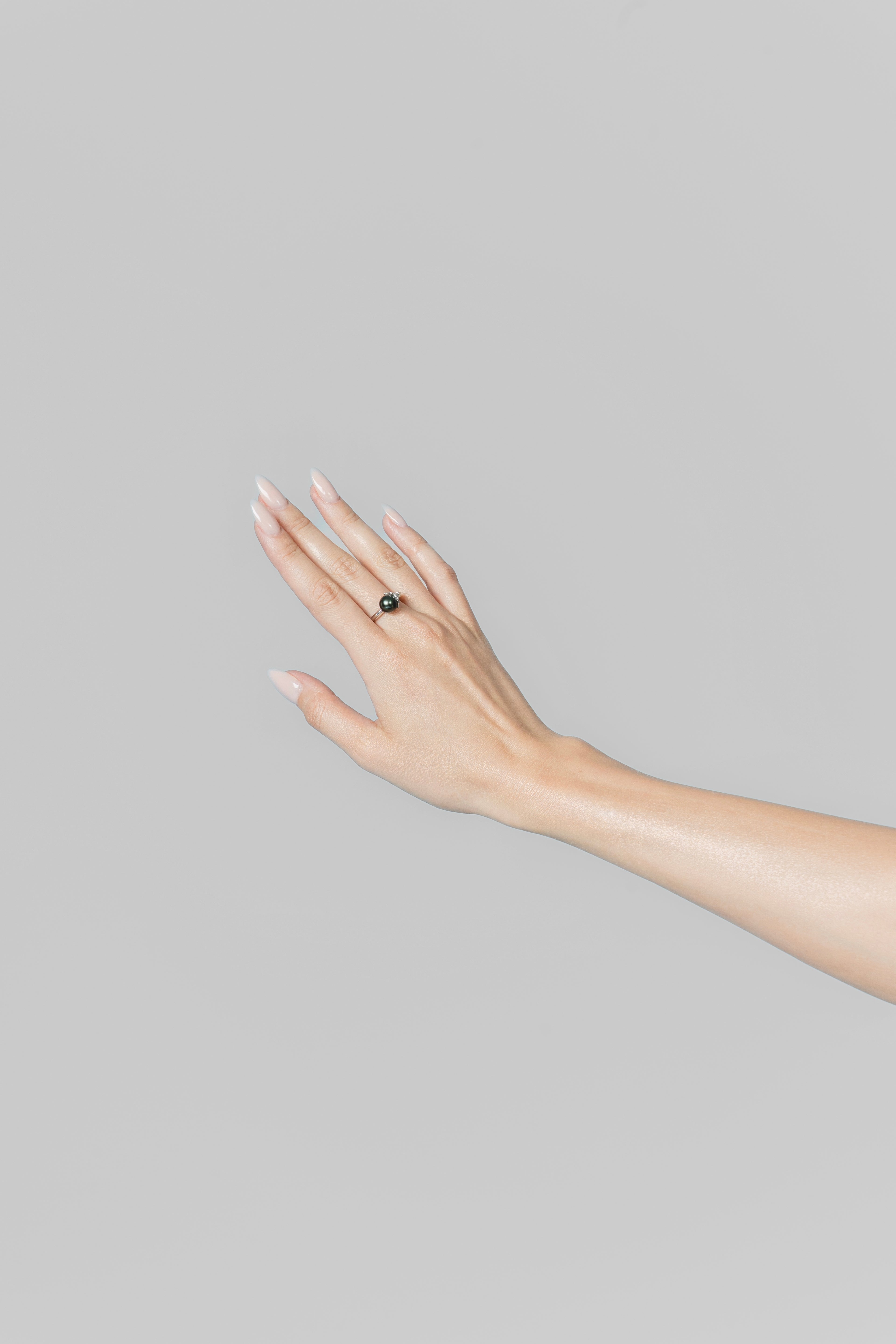 Belladonna Ring – White Gold